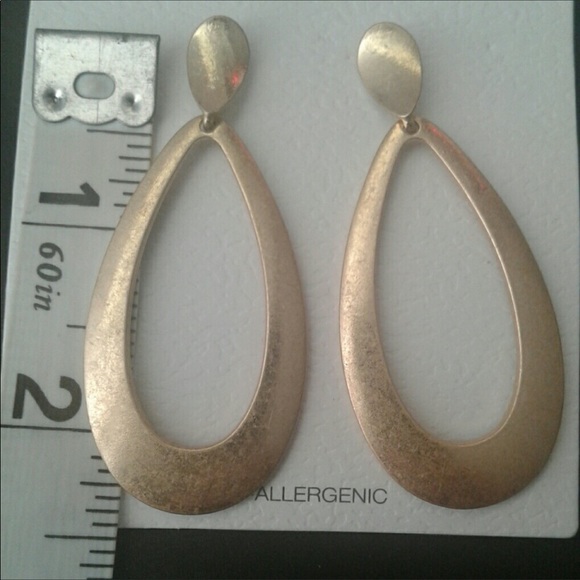 🛍 New Golden Tear Drop Satin Metal Earrings - Picture 8 of 13